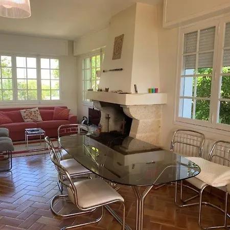 Sur Gironde - Face A L'estuaire Pour Cette Maison Des Annees 70 빌라 *