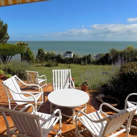 빌라 Sur Gironde - Face A L'estuaire Pour Cette Maison Des Annees 70 *
