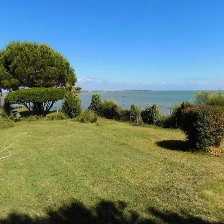 Sur Gironde - Face A L'estuaire Pour Cette Maison Des Annees 70