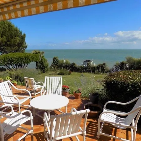 빌라 Sur Gironde - Face A L'estuaire Pour Cette Maison Des Annees 70 메쉐르-수르-지롱드